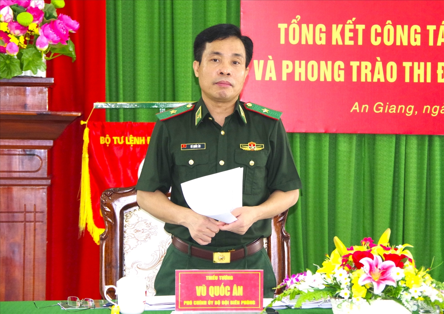 Thiếu tướng Vũ Quốc Ân - Phó Chính ủy BĐBP phát biểu chỉ đạo Hội nghị. (Ảnh: Lê Khoa) 