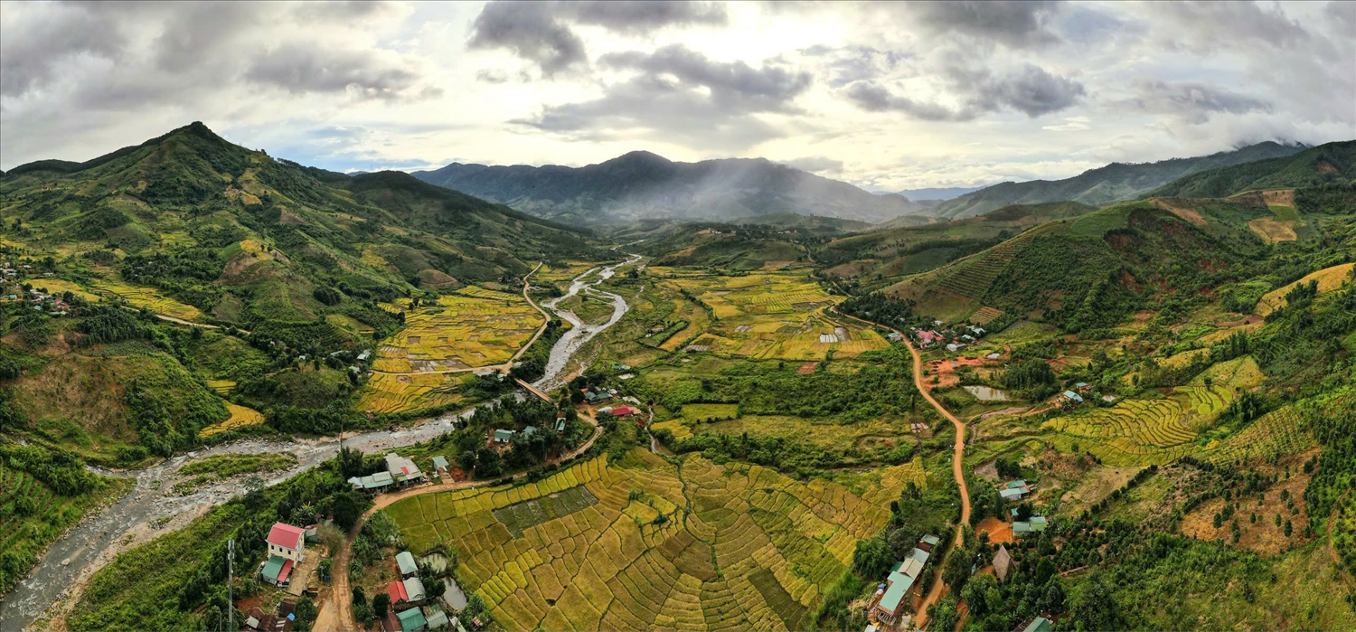 Xã Đăk Sao với cánh quan thiên nhiên hoang sơ, hùng vỹ và giá trị văn hóa đặc sắc của người Xơ Đăng nên chị Y Gia Nhi đã phát huy lợi thế này để làm du lịch. (Ảnh: Ngọc Chí)