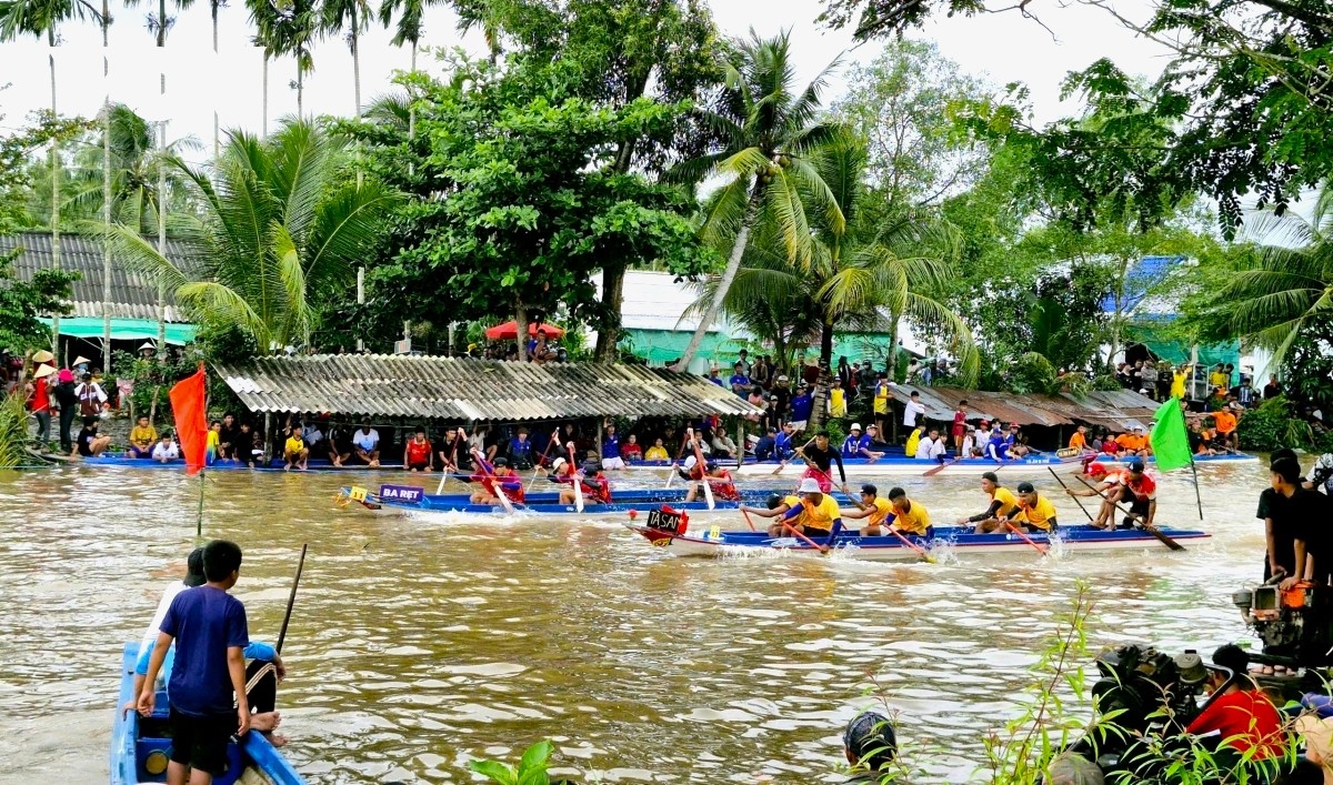 Các đội tham gia tranh tài tại giải