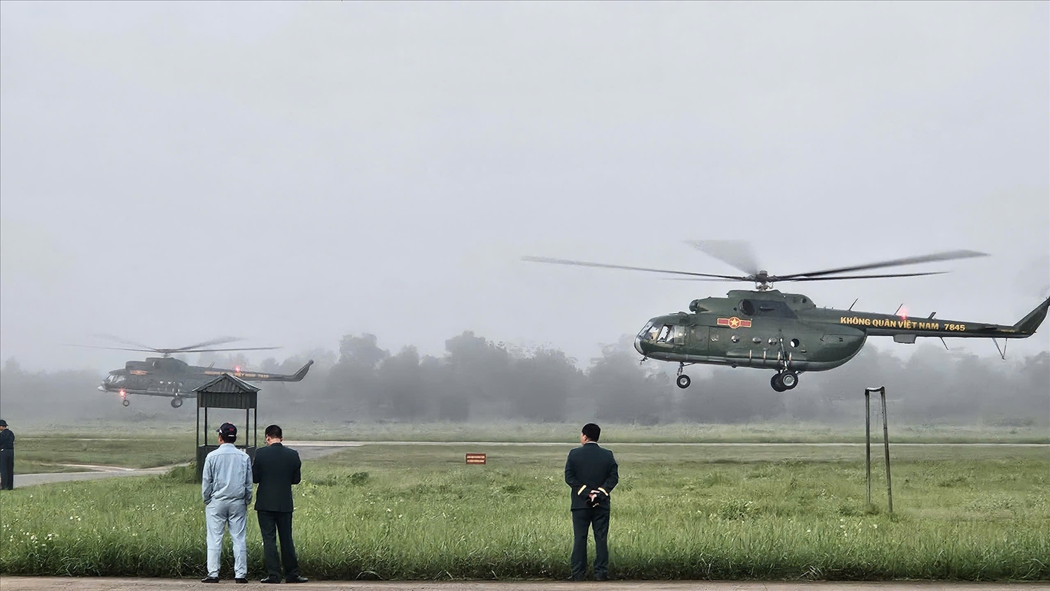 (TIN PV) Nhìn lại hình ảnh phi đội trực thăng Mi-171, Mi-17 và Mi-8 trước giờ bay lễ diễu binh 2/9 6