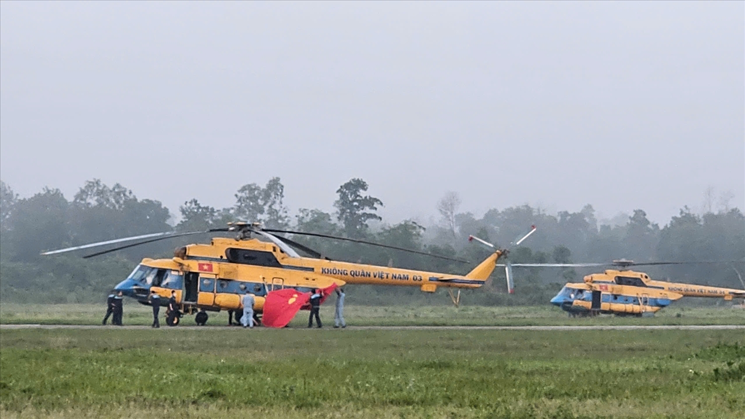 (TIN PV) Nhìn lại hình ảnh phi đội trực thăng Mi-171, Mi-17 và Mi-8 trước giờ bay lễ diễu binh 2/9 5