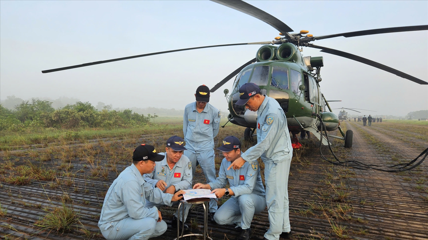 (TIN PV) Nhìn lại hình ảnh phi đội trực thăng Mi-171, Mi-17 và Mi-8 trước giờ bay lễ diễu binh 2/9