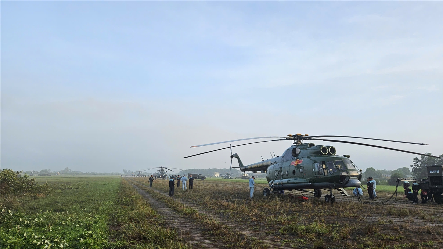 (TIN PV) Nhìn lại hình ảnh phi đội trực thăng Mi-171, Mi-17 và Mi-8 trước giờ bay lễ diễu binh 2/9 1