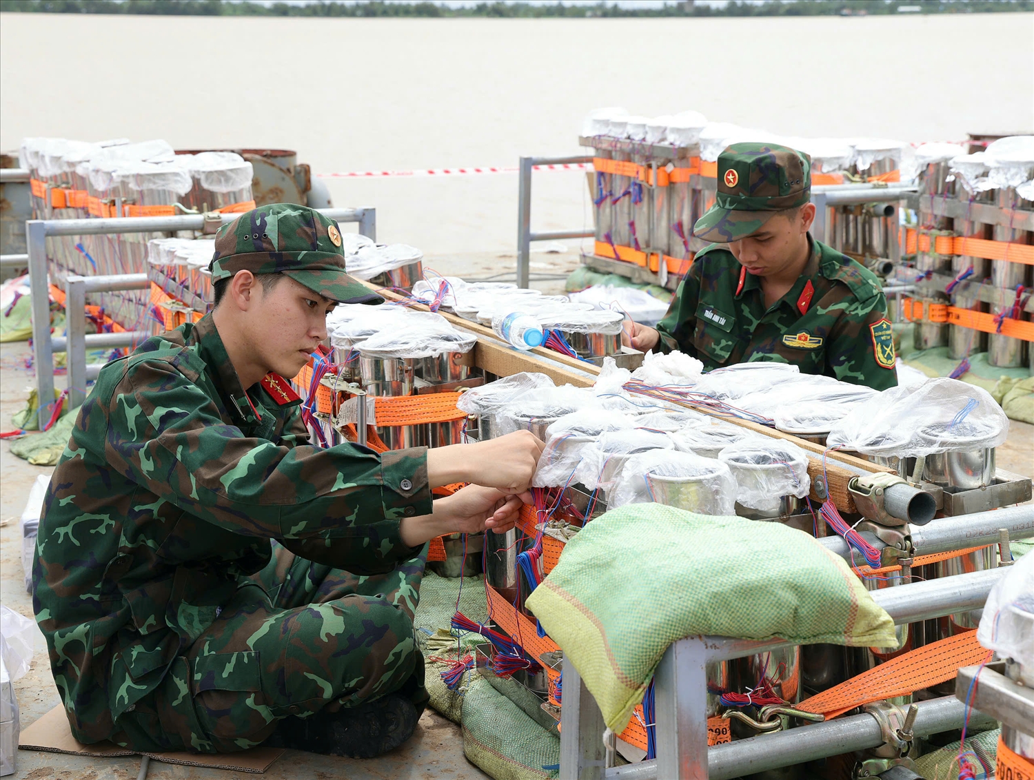 Để bảo đảm công tác chuẩn bị, Bộ Chỉ huy quân sự TP. Cần Thơ đã huy động lực lượng cán bộ, chiến sĩ tập trung làm việc khẩn trương, nghiêm túc, từ khâu xây dựng trận địa đến công tác bảo đảm an toàn bắn.