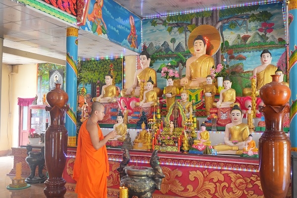 Với đồng bào Khmer, lễ Sene Dolta là dịp để tưởng nhớ công ơn của ông bà, tổ tiên (Ảnh MH).