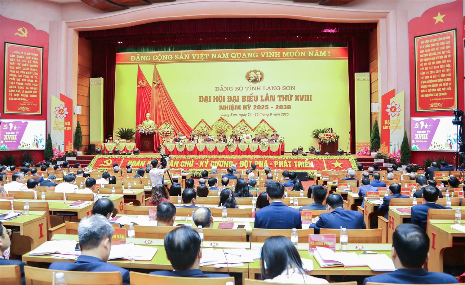 Toàn cảnh Đại hội