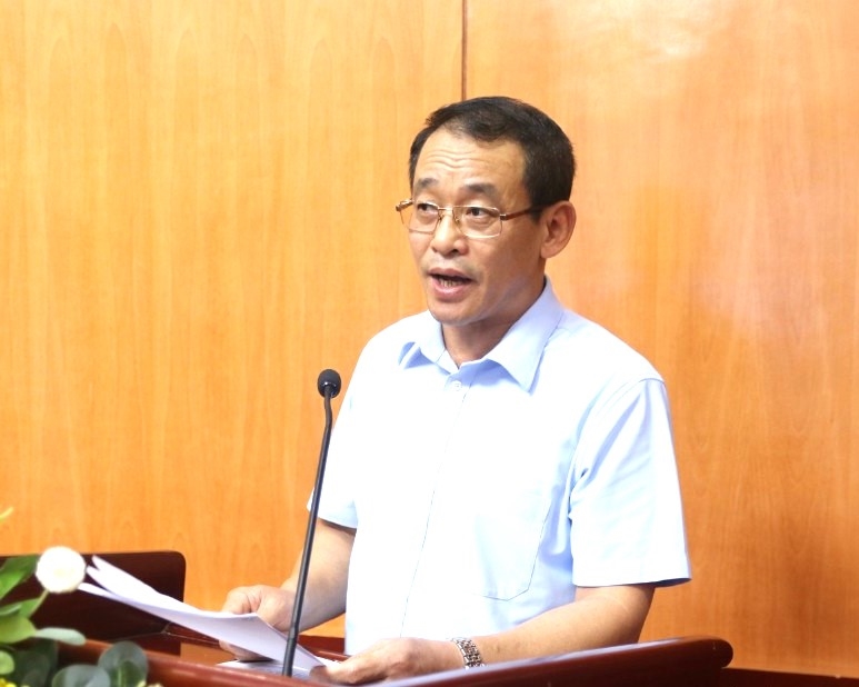 Ông Phạm Đức Huân, Giám đốc Sở Dân tộc và Tôn giáo báo cáo tại Hội nghị