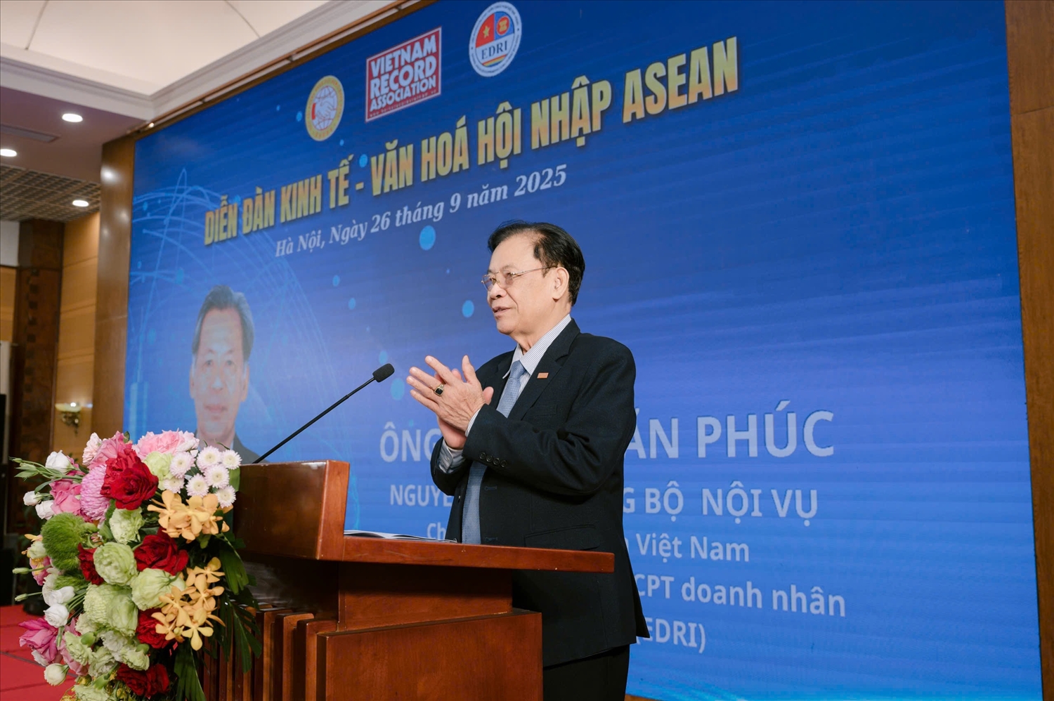 TS. Thang Văn Phúc, Chủ tịch Hội Kỷ lục gia Việt Nam phát biểu tại diễn đàn TS. Thang Văn Phúc, Chủ tịch Hội Kỷ lục gia Việt Nam phát biểu tại diễn đàn
