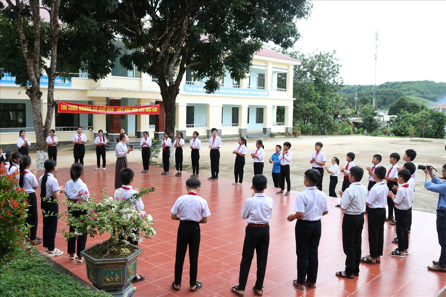 Chủ trương đầu tư xây dựng trường phổ thông dân tộc nội trú liên cấp tại các xã biên giới sẽ tạo điều kiện thuận lợi cho các trường nâng cao chất lượng giáo dục. (Ảnh: Ngọc Chí)