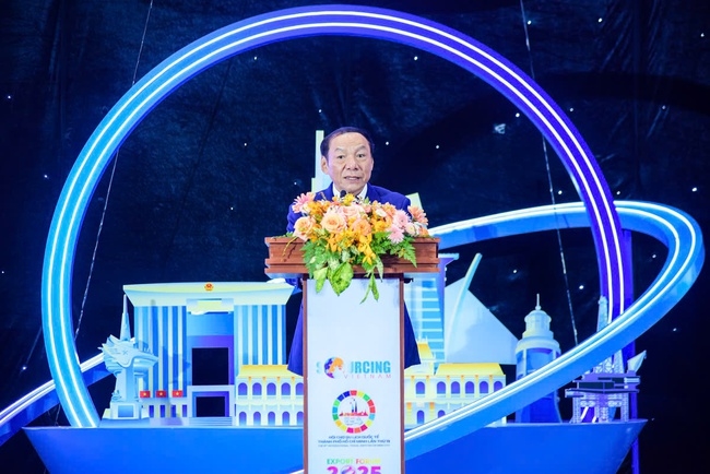 Bộ trưởng Bộ Văn hóa Thể thao và Du lịch Nguyễn Văn Hùng phát biểu khai mạc sự kiện