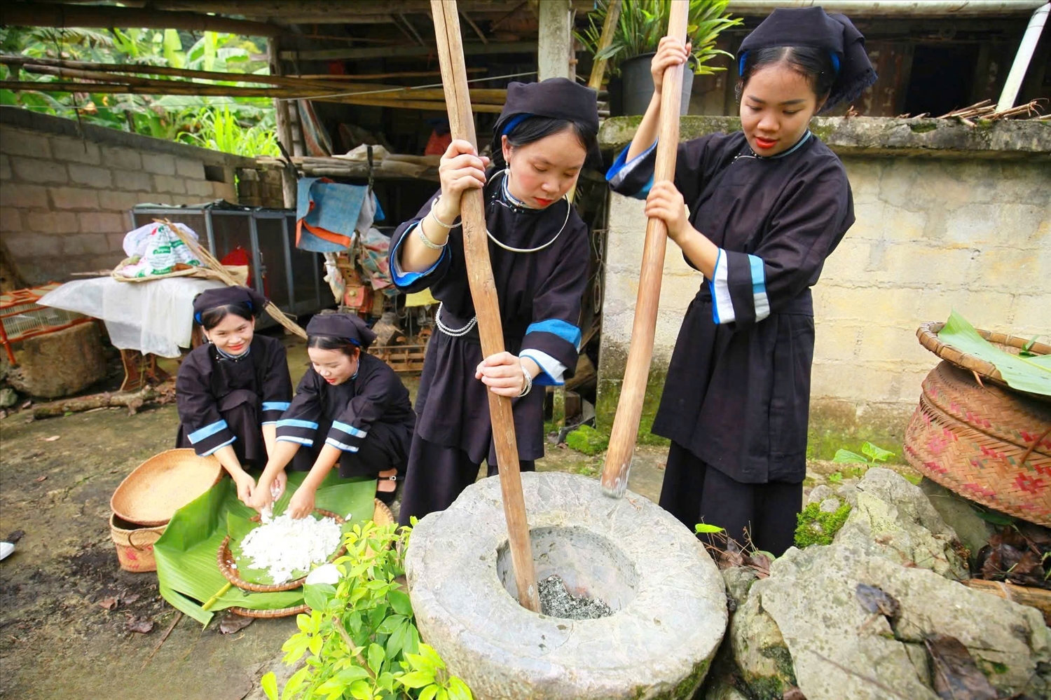 (Chùm ảnh CTV) Về nhà ngoại ngày ăn rằm tháng Bảy: Phong tục “páy tai” của người Tày, Nùng 2