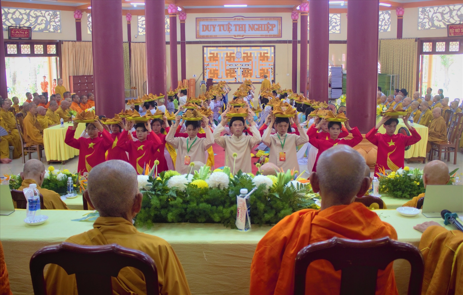 Linh thiêng nghi thức dâng cúng dường pháp y