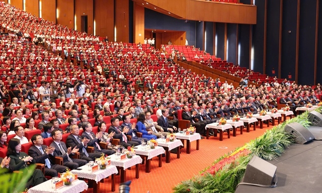 Các đại biểu tham dự buổi lễ Khai giảng