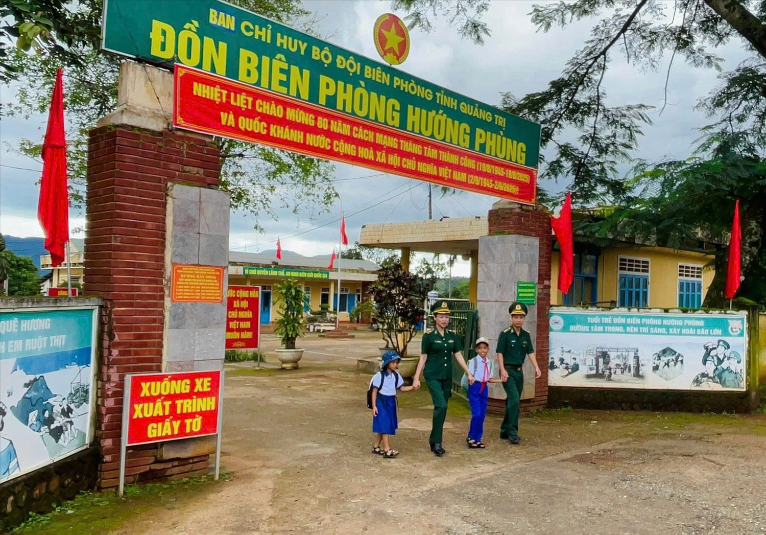 Chương trình Nâng bước chân em đến trường - Con nuôi Biên phòng sẽ chắp cánh cho ước mơ của các em bay xa và bay cao hơn. (Ảnh: BP cung cấp)