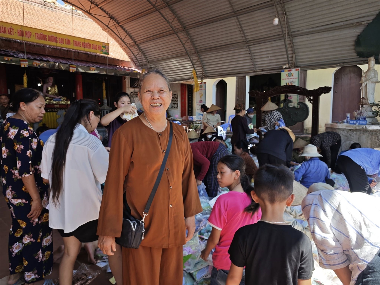 Vu Lan không chỉ dừng ở phạm vi gia đình, mà còn lan tỏa tinh thần nhân ái đến cộng đồng xã hội. 