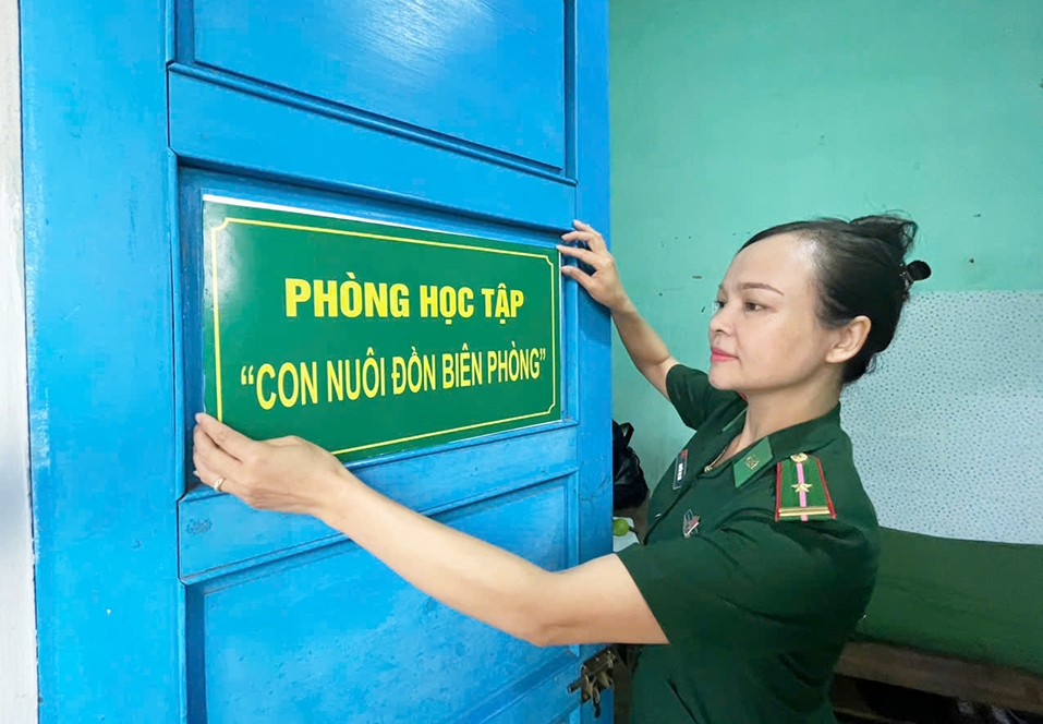 Các con Tuấn, Tuyền sẽ được mẹ Vân chăm sóc và kèm học tập ngay tại đơn vị. (Ảnh: BP cung cấp)