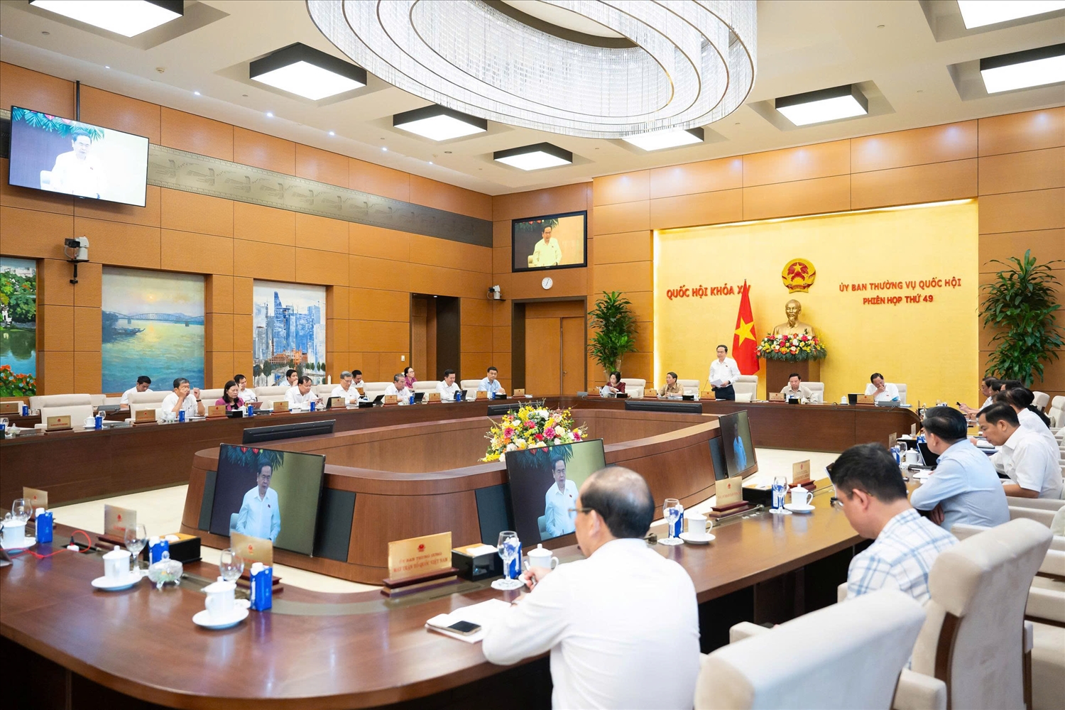 Quang cảnh phiên họp