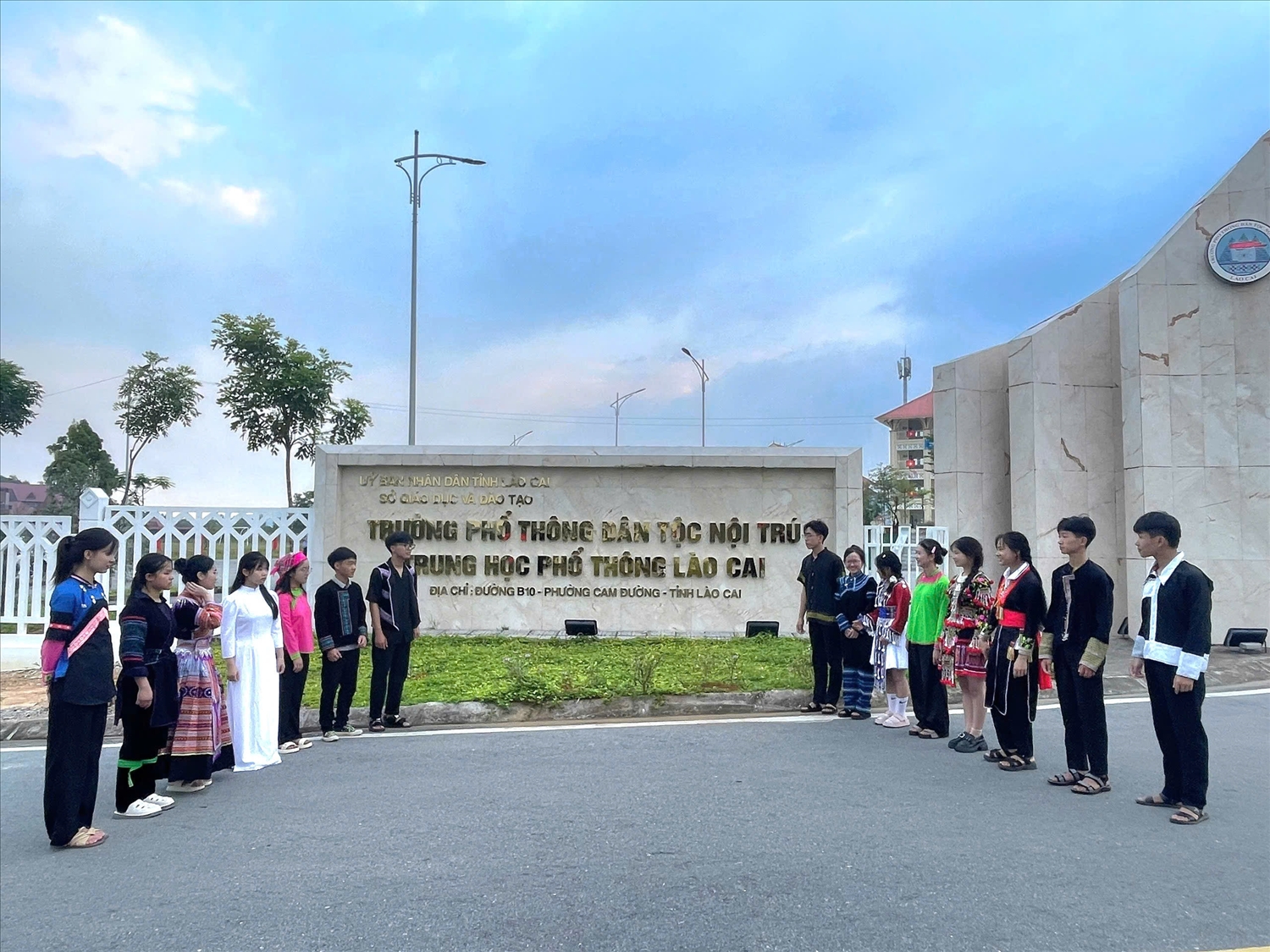 Năm học 2025-2026 Trường Phổ thông Dân tộc nội trú Lào Cai có 525 học sinh thuộc 16 nhóm ngành dân tộc theo học, trong đó lần đầu tiên có học sinh dân tộc Khmer trúng tuyển vào lớp 10 - Ảnh: Trọng Bảo