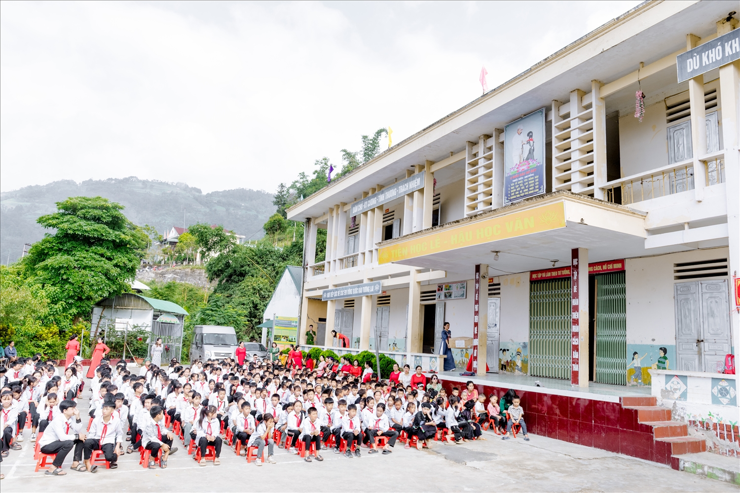 Tại Trường TH&THCS Đản Ván, xã Hoàng Su Phì, cô giáo Nguyễn Thị Thu Hà, Hiệu trưởng nhà trường chia sẻ: Năm học mới 2025 – 2026, nhà trường sẽ là nơi học tập của hơn 400 em học sinh thuộc khối tiểu học và trung học cơ sở.