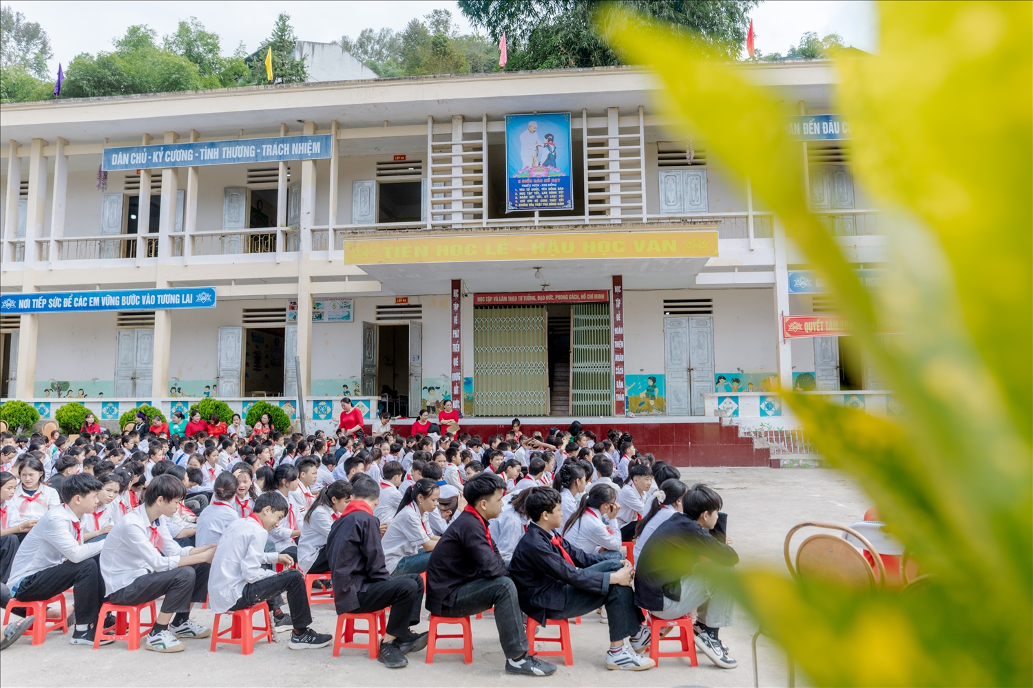 Những thành tích đó không chỉ thể hiện tinh thần vượt khó, mà còn tạo thêm niềm tin cho phụ huynh và động lực cho học sinh trên con đường học tập.