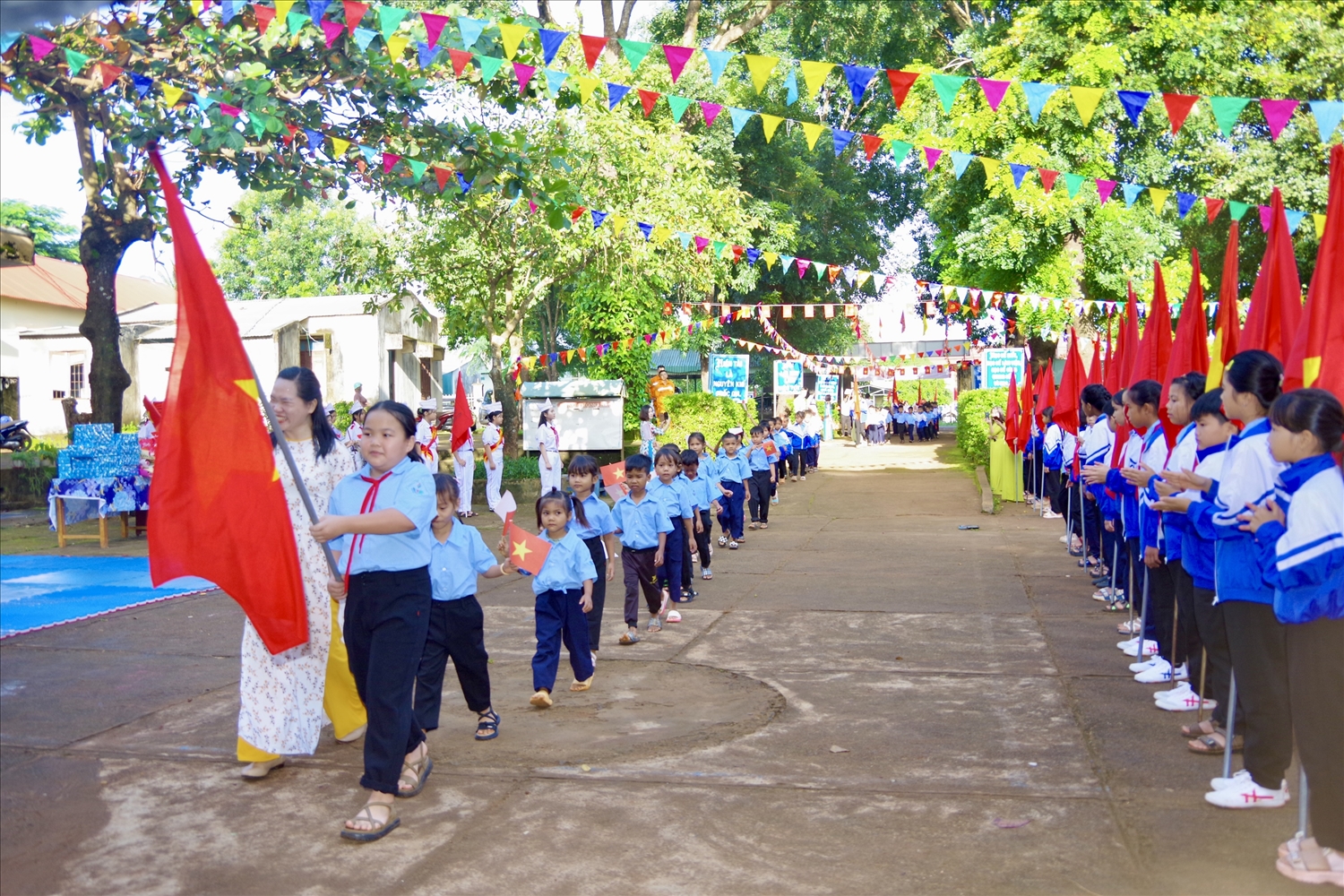 Những món quà ý nghĩa của Biên phòng tỉnh Gia Lai giúp học sinh khó khăn vùng biên giới có thêm động lực, niềm tin trên con đường chinh phục ước mơ