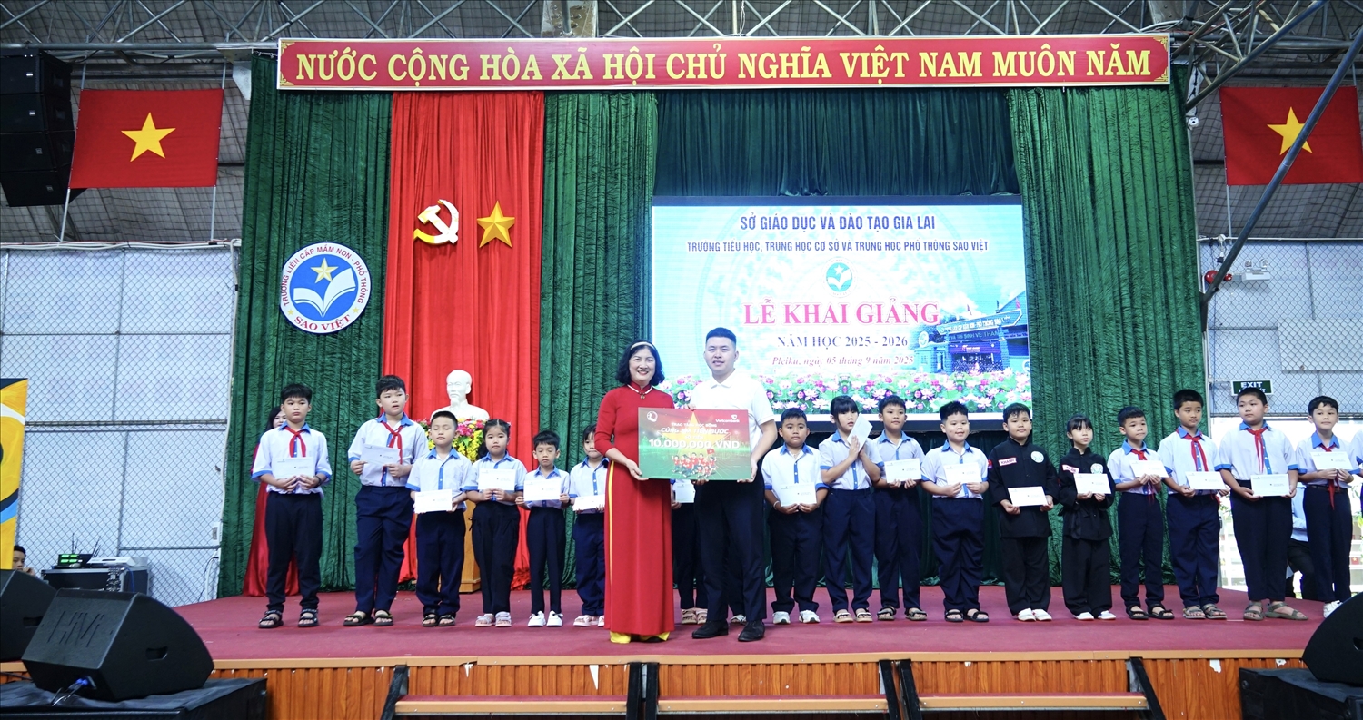 (Tin Chuyên đề) Trường TH, THCS & THPT Sao Việt đón lễ khai giảng đặc biệt 10