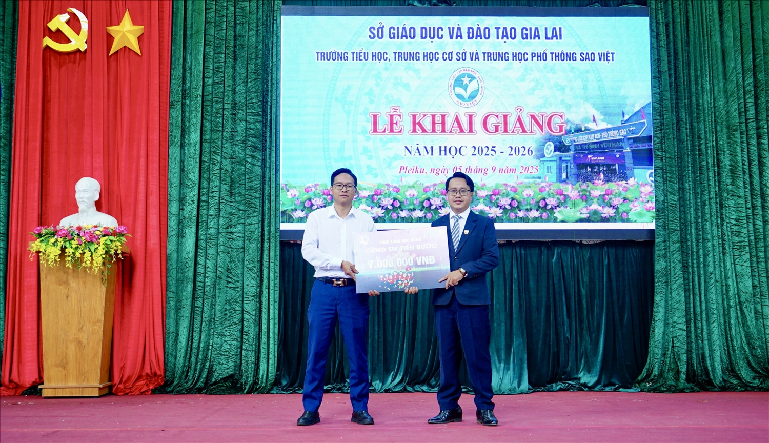 (Tin Chuyên đề) Trường TH, THCS & THPT Sao Việt đón lễ khai giảng đặc biệt 11