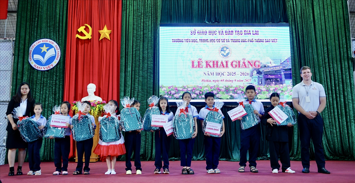 (Tin Chuyên đề) Trường TH, THCS & THPT Sao Việt đón lễ khai giảng đặc biệt 12