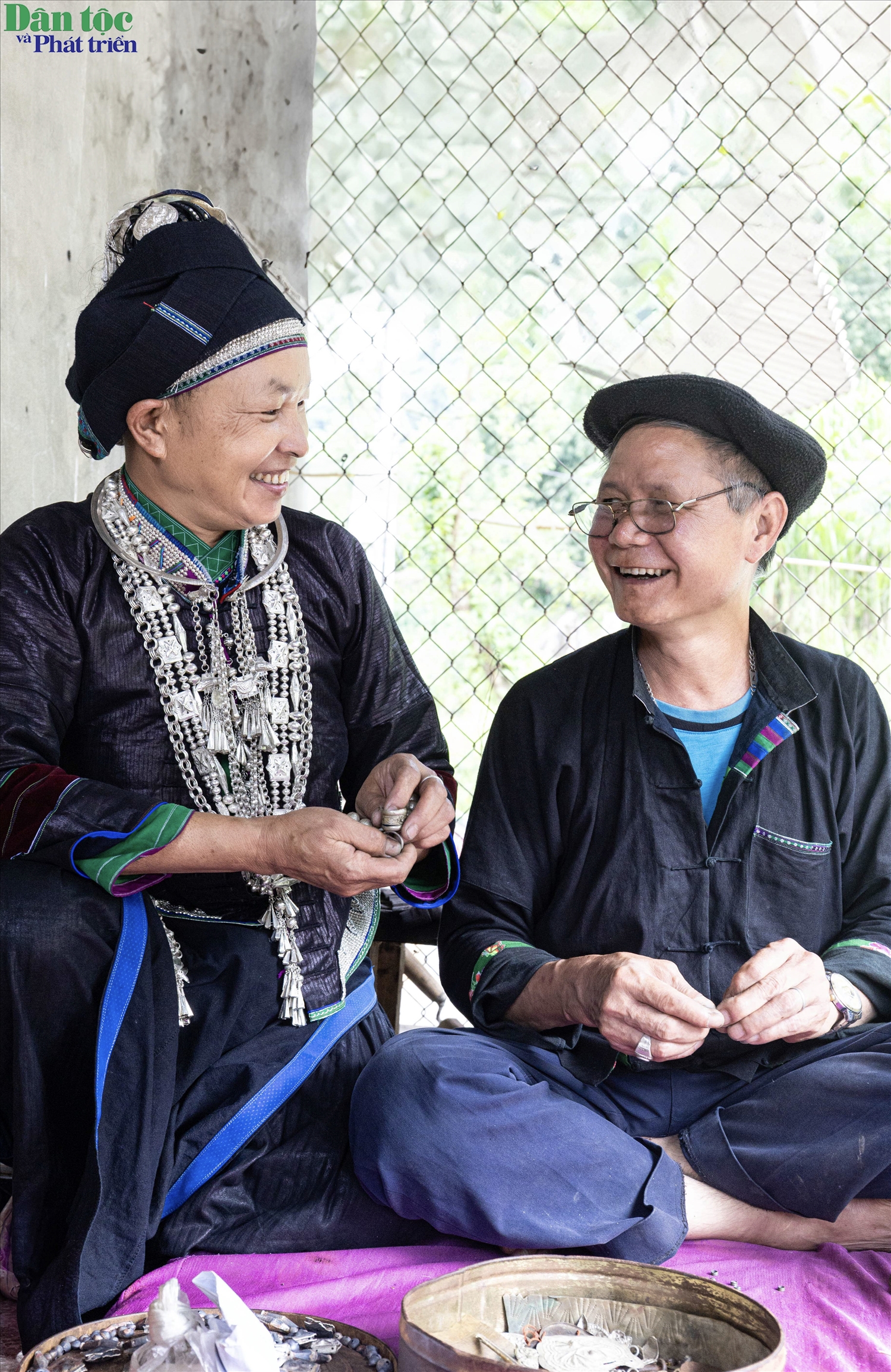 Hiện nay, tại xã Pờ Ly Ngài chỉ còn một số ít hộ gia đình duy trì nghề chạm bạc truyền thống. Tuy vậy, những sản phẩm được tạo tác từ bàn tay khéo léo của họ vẫn giữ được danh tiếng nhờ sự tinh xảo trong từng đường nét, hoa văn và giá trị văn hóa gắn liền với đời sống đồng bào dân tộc Nùng nơi đây.