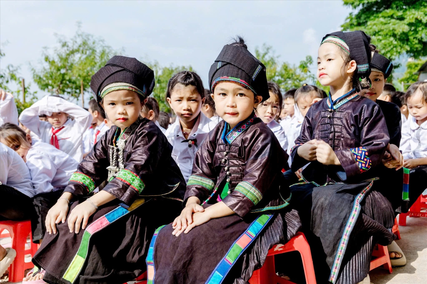 Từ năm học 2025 – 2026, hàng loạt học sinh, sinh viên sẽ được giảm từ 50% đến 70% học phí theo quy định tại Nghị định 238/2025/NĐ-CP vừa được Chính phủ ban hành, có hiệu lực từ ngày 3/9/2025. Ảnh: Vũ Mừng