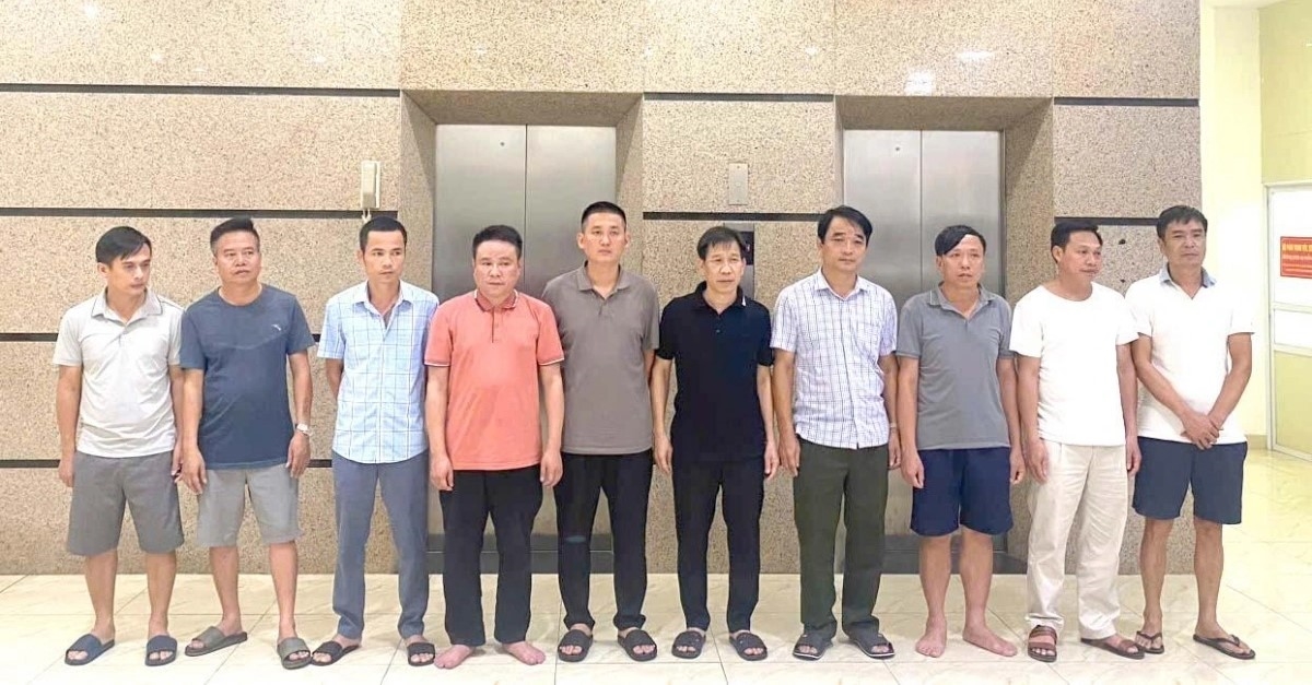 Các đối tượng bị khởi tố về hành vi “Đưa hối lộ, môi giới hối lộ và nhận hối lộ” (Ảnh: CA Thanh Hóa)