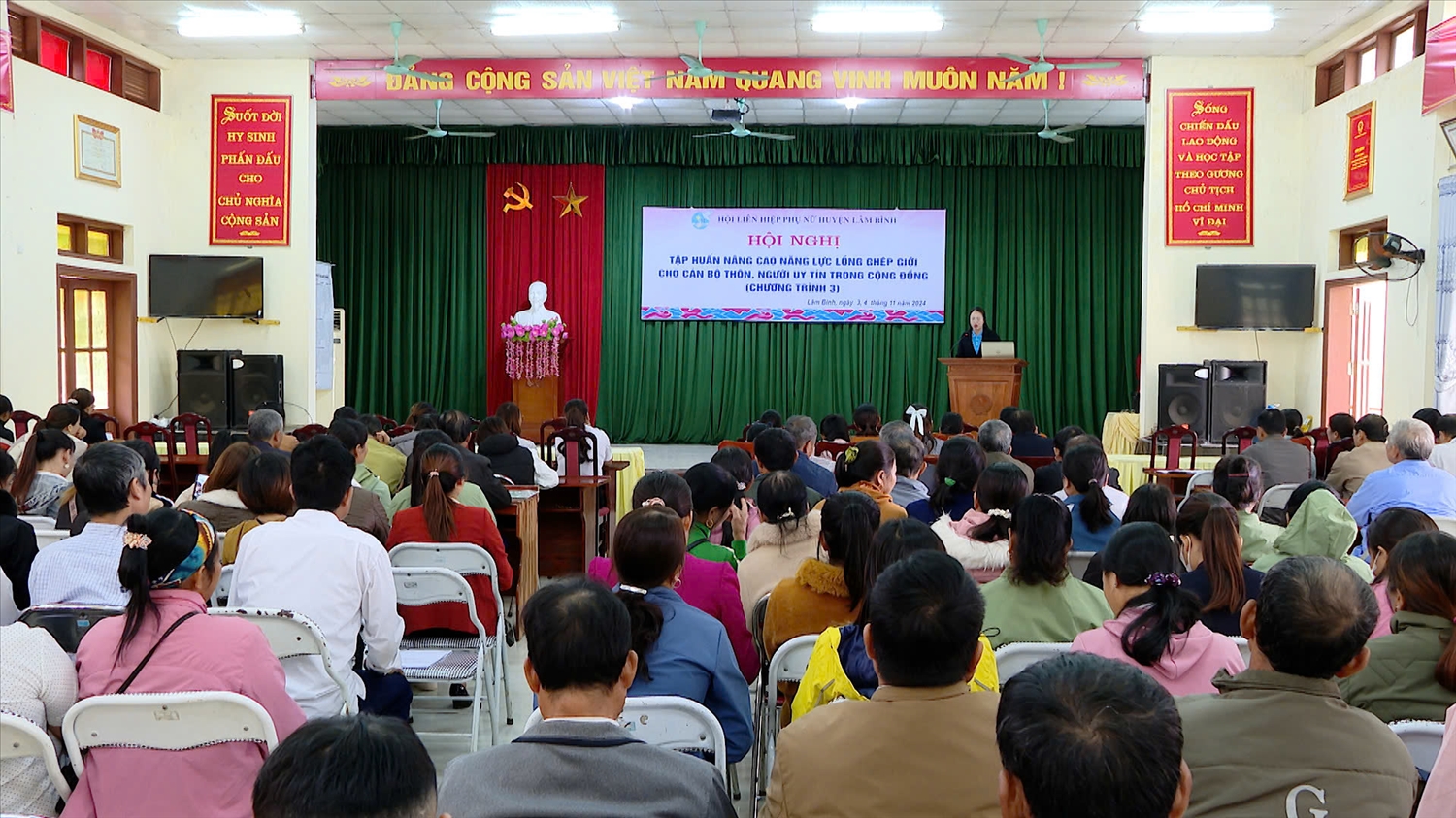Hội Liên hiệp Phụ nữ các cấp đã chú trọng trang bị kiến thức về bình đẳng giới, nâng cao năng lực lồng ghép giới cho cán bộ thôn, xóm…
