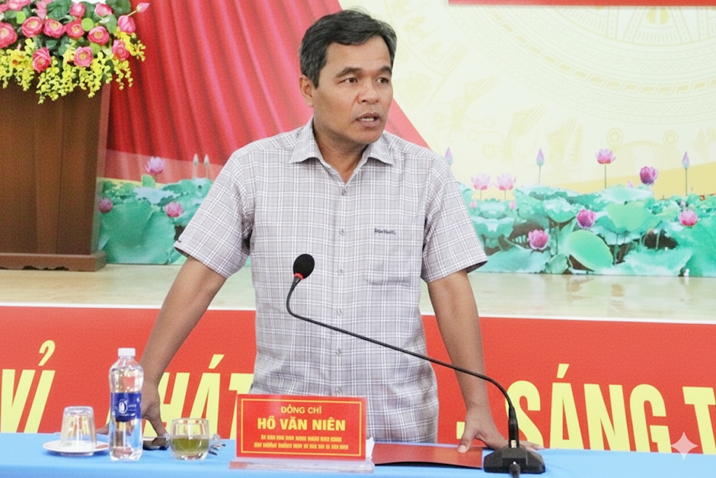 Thứ trưởng Thường trực Bộ Dân tộc và Tôn giáo Hồ Văn Niên phát biểu tại buổi làm việc (Lê Hường)