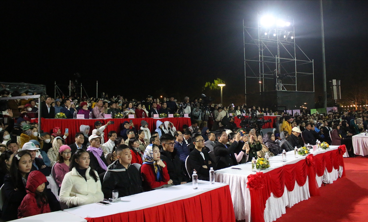 Các đại biểu tham dự Lễ khai mạc Tuần lễ Văn hóa - Du lịch Măng Đen năm 2026. (Ảnh: Ngọc Chí)