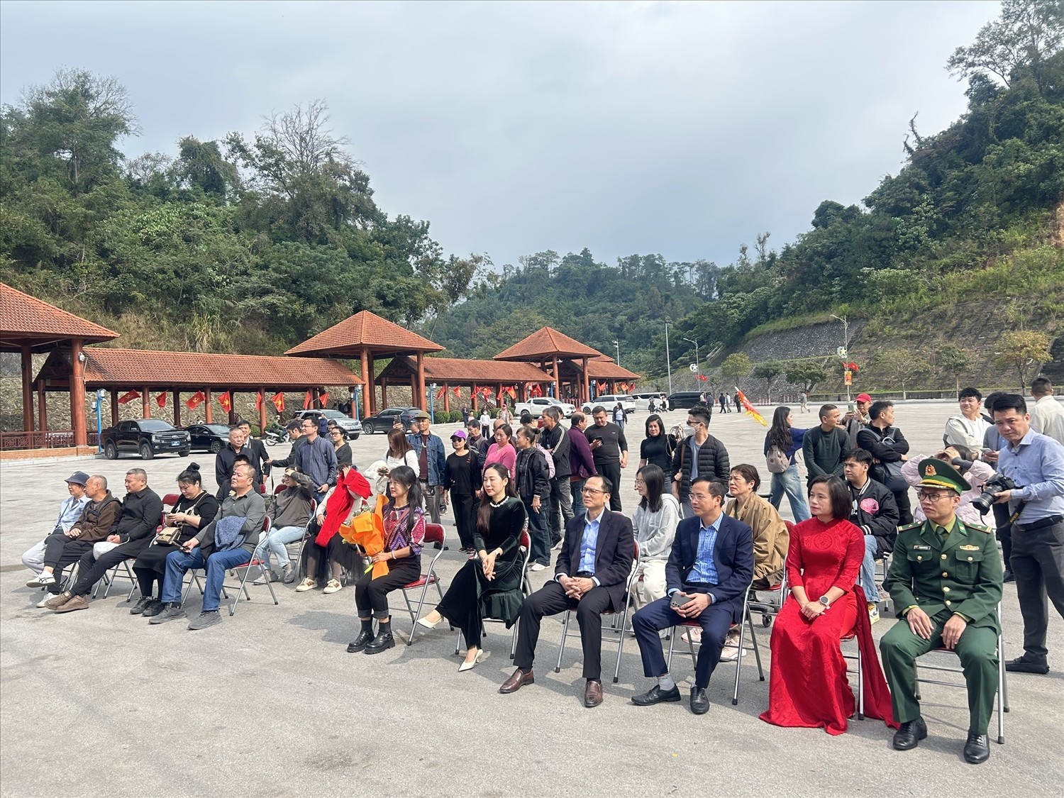 Đoàn du khách tại buổi tiếp đón