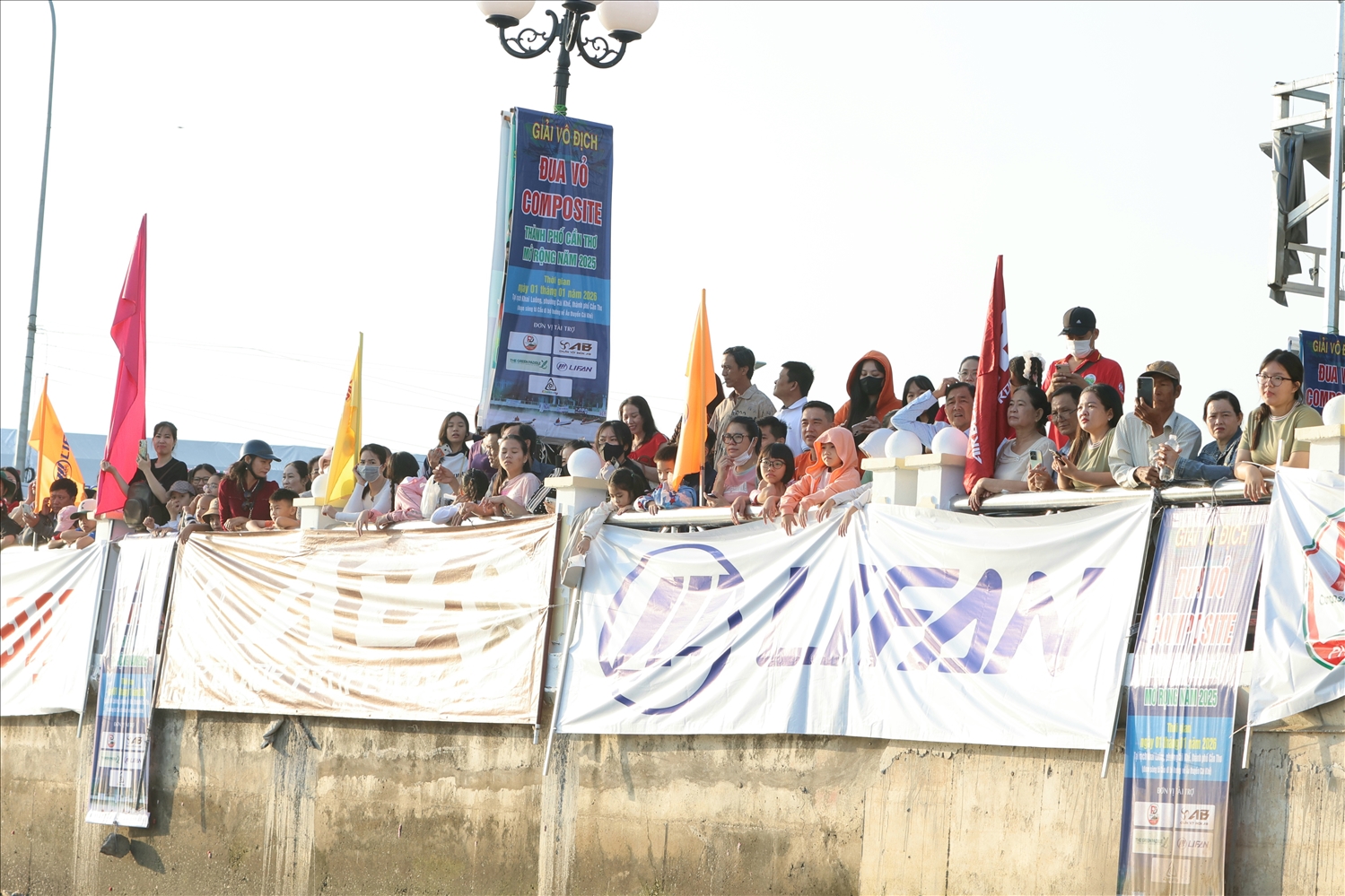 (TIN ẢNH) Thể thao hòa nhịp văn hóa sông nước Cần Thơ trong ngày đầu năm 2026 3