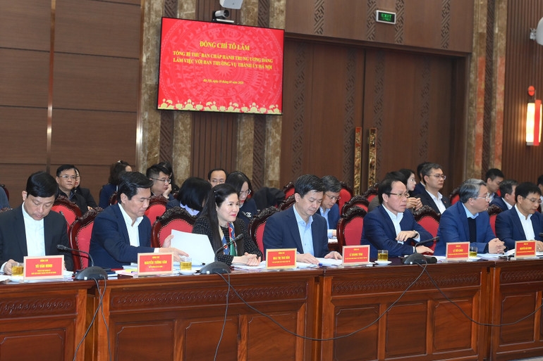 Các đại biểu tham dự buổi làm việc. (Ảnh: ĐĂNG KHOA)