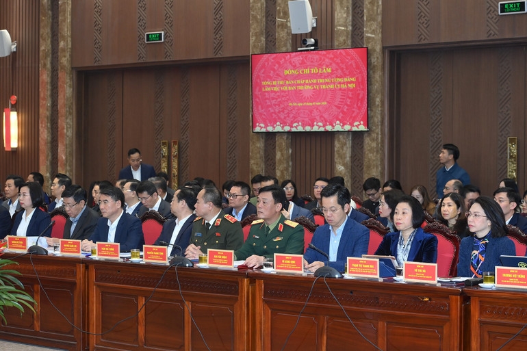 Các đại biểu tham dự buổi làm việc. (Ảnh: ĐĂNG KHOA)