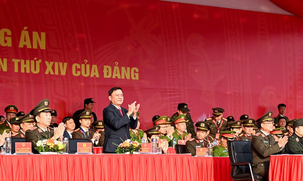 Thường trực Ban Bí thư Trần Cẩm Tú dự Lễ xuất quân, diễn tập phương án bảo đảm an ninh, trật tự Đại hội đại biểu toàn quốc lần thứ XIV của Đảng.