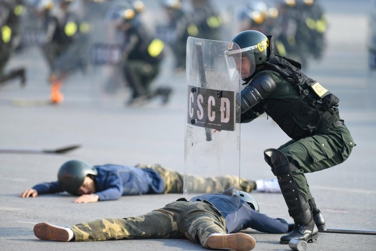 Lễ xuất quân và diễn tập phương án bảo vệ ANTT diễn ra sáng 10/1 là bước tổng duyệt quan trọng, thể hiện sự chủ động, chuẩn bị chu đáo, toàn diện của lực lượng CAND theo đúng chương trình, kế hoạch của Tiểu ban ANTT Đại hội XIV. Ảnh: Dương Triều.