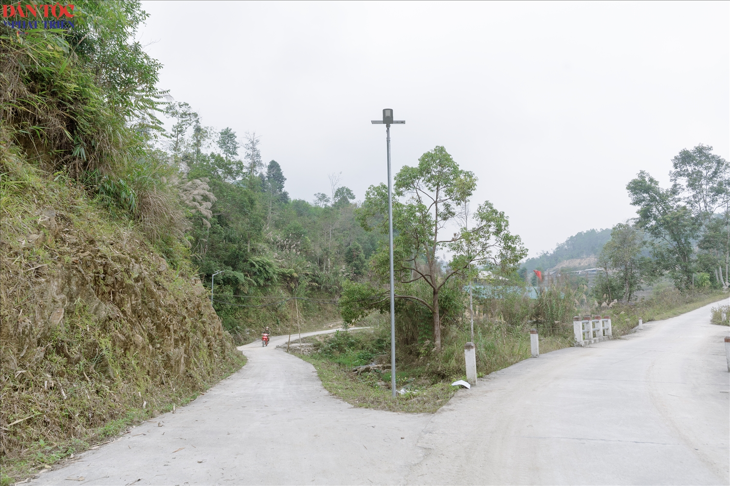 Trong những năm qua, toàn xã Việt Lâm đã hoàn thành gần 38 km đường bê tông, hình thành mạng lưới kết nối tương đối đồng bộ giữa trung tâm xã với các thôn, cụm dân cư