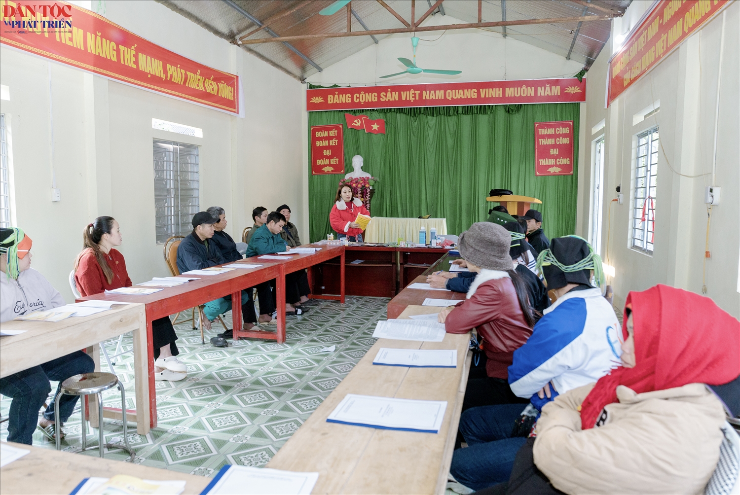 Lớp học nghề: Nuôi và cung ứng sản phẩm từ trâu, bò tổ chức cho người lao động tại các thôn Nặm Chang, Nặm Thín xã Việt Lâm 