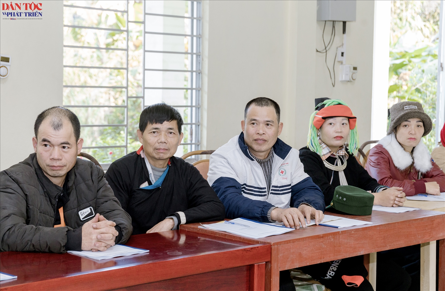 Tham dự lớp, học viên được hướng dẫn cụ thể về quy trình chăn nuôi an toàn sinh học, cách lựa chọn con giống, xây dựng chuồng trại phù hợp với điều kiện miền núi...