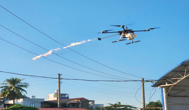 Ứng dụng UAV gắn vòi phun lửa xử lý các mối nguy đe dọa sự cố đường dây, nâng cao an toàn và hiệu quả vận hành lưới điện.