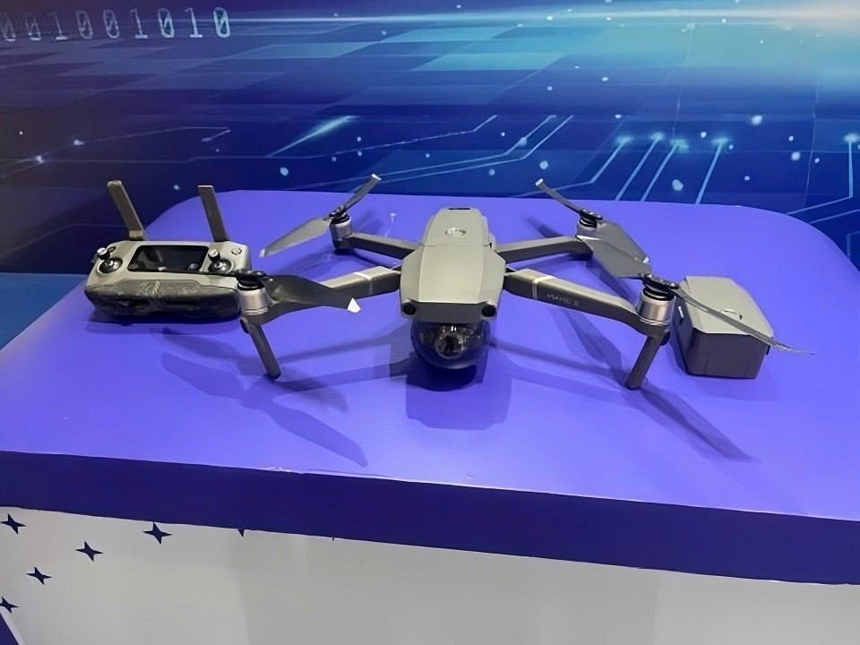 Thiết bị UAV dò tìm sự cố đường dây tự động xử lý hình ảnh và nhận biết nguy cơ sự cố thông báo với người vận hành và gửi thông báo về Trung tâm