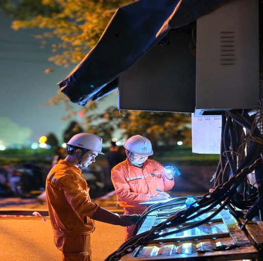 Các hệ thống giám sát an toàn lao động bằng AI, camera thông minh, thiết bị đeo thông minh giúp giảm đáng kể tai nạn và sự cố trong quá trình thi công, sửa chữa.
