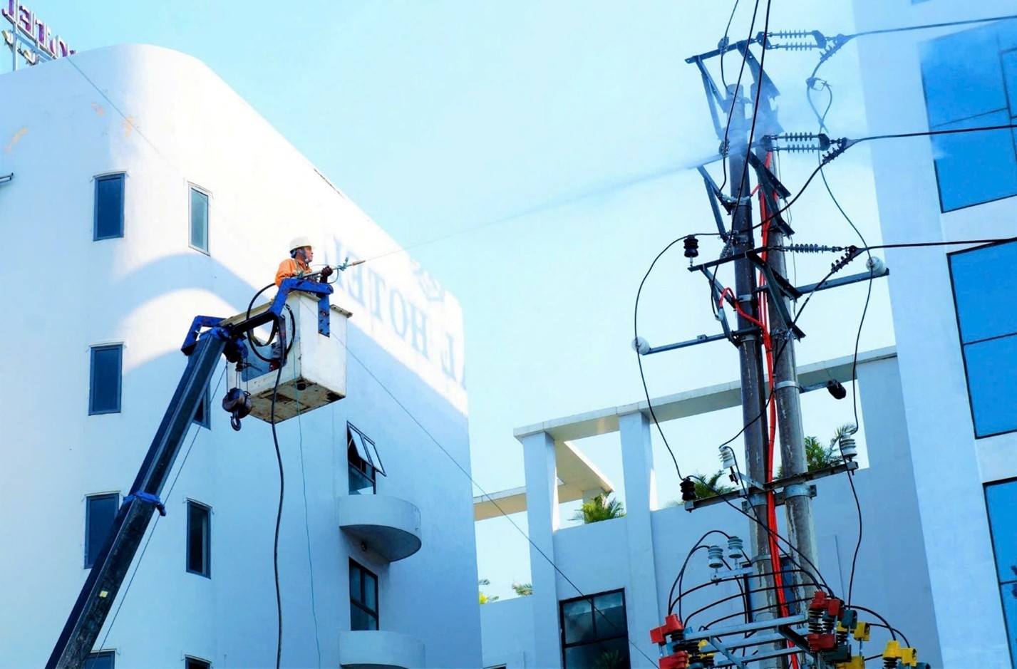 Với nhiều người lao động EVNNPC, Techshow không chỉ là sự kiện của lãnh đạo hay chuyên gia, mà là ngày hội chung của người thợ điện, nơi những nỗ lực thầm lặng được ghi nhận, những ý tưởng mới được khích lệ