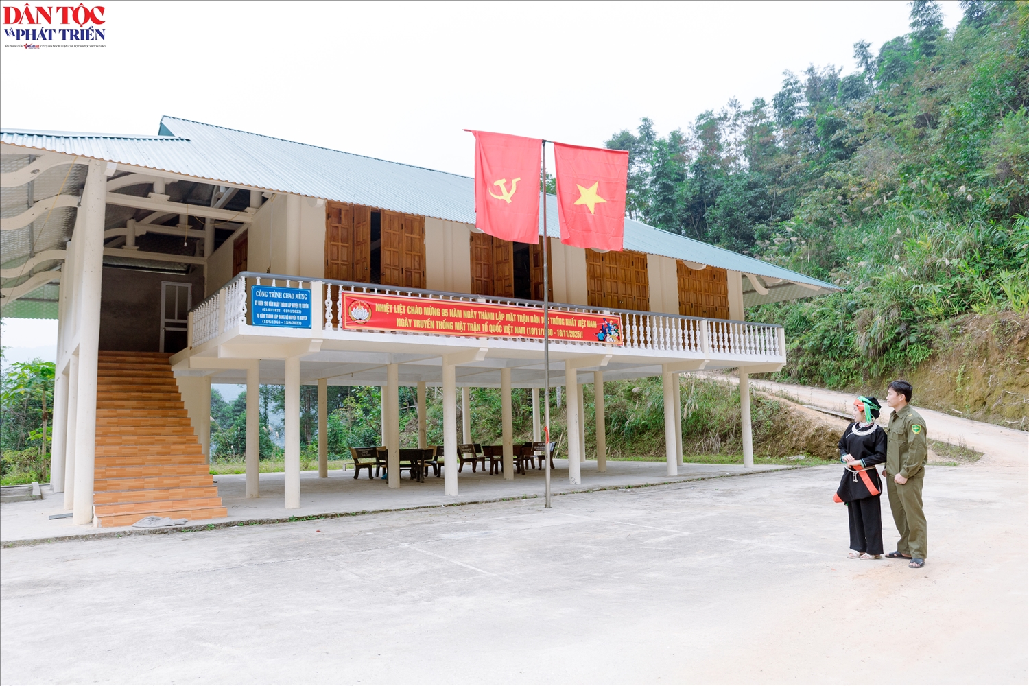 Nhà văn hóa thôn Khuổi Hóp, xã Việt Lâm được xây dựng khang trang nhờ nguồn vốn của các Chương trình MTQG