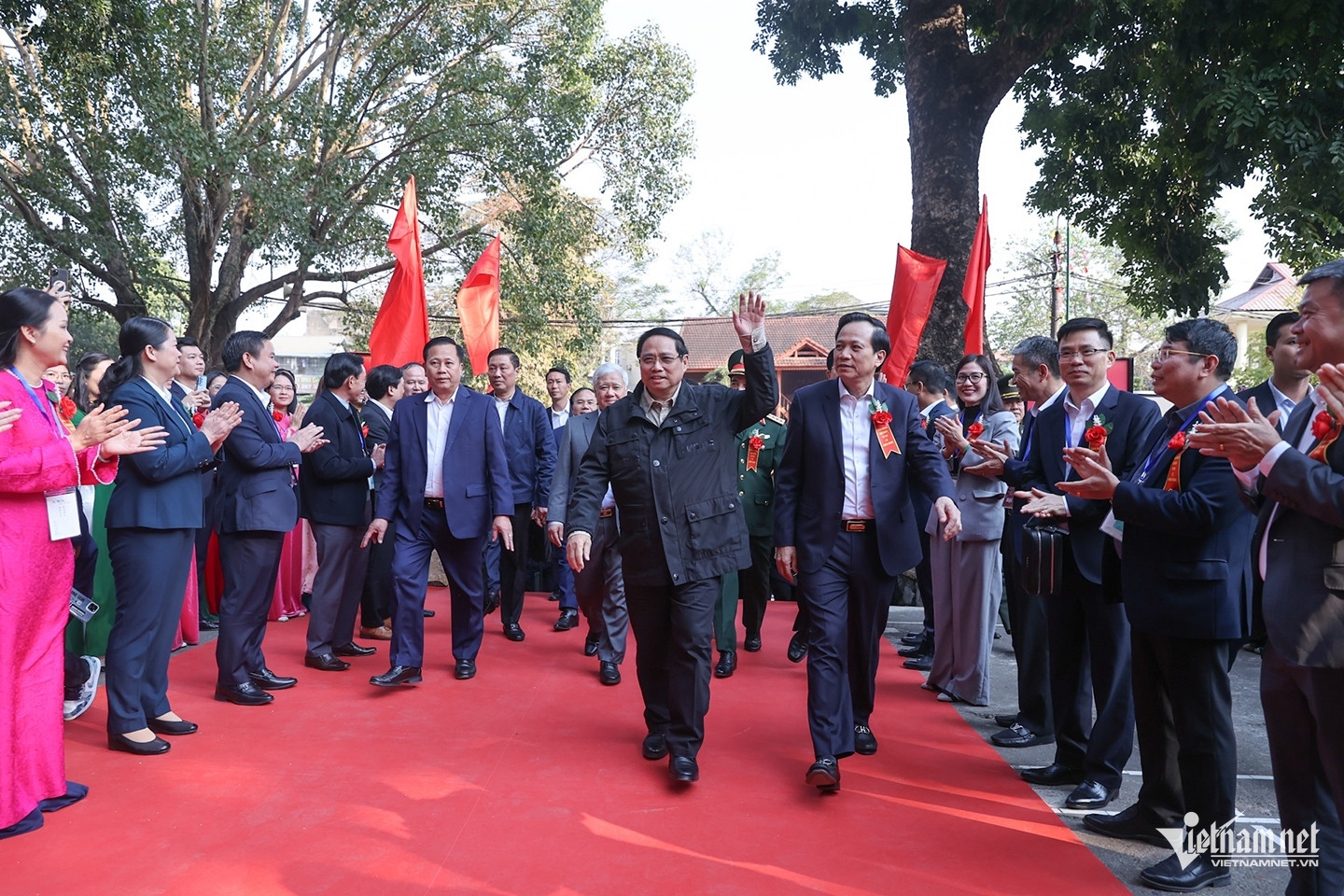 Thủ tướng Phạm Minh Chính và các đại biểu thăm Trường Phổ thông Vùng cao Việt Bắc và tham dự Lễ khởi công