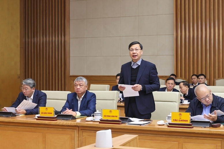 Phó Chủ nhiệm VPCP Phạm Mạnh Cường báo cáo tại Phiên họp - Ảnh: VGP/Nhật Bắc